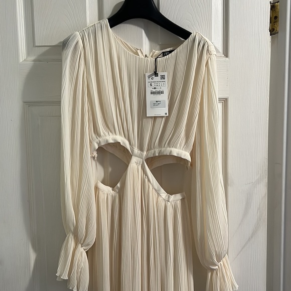 ZARA Cut Out Pleated Dress - Picture 7 of 8